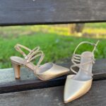 Zapatos tacon. Color DORADO